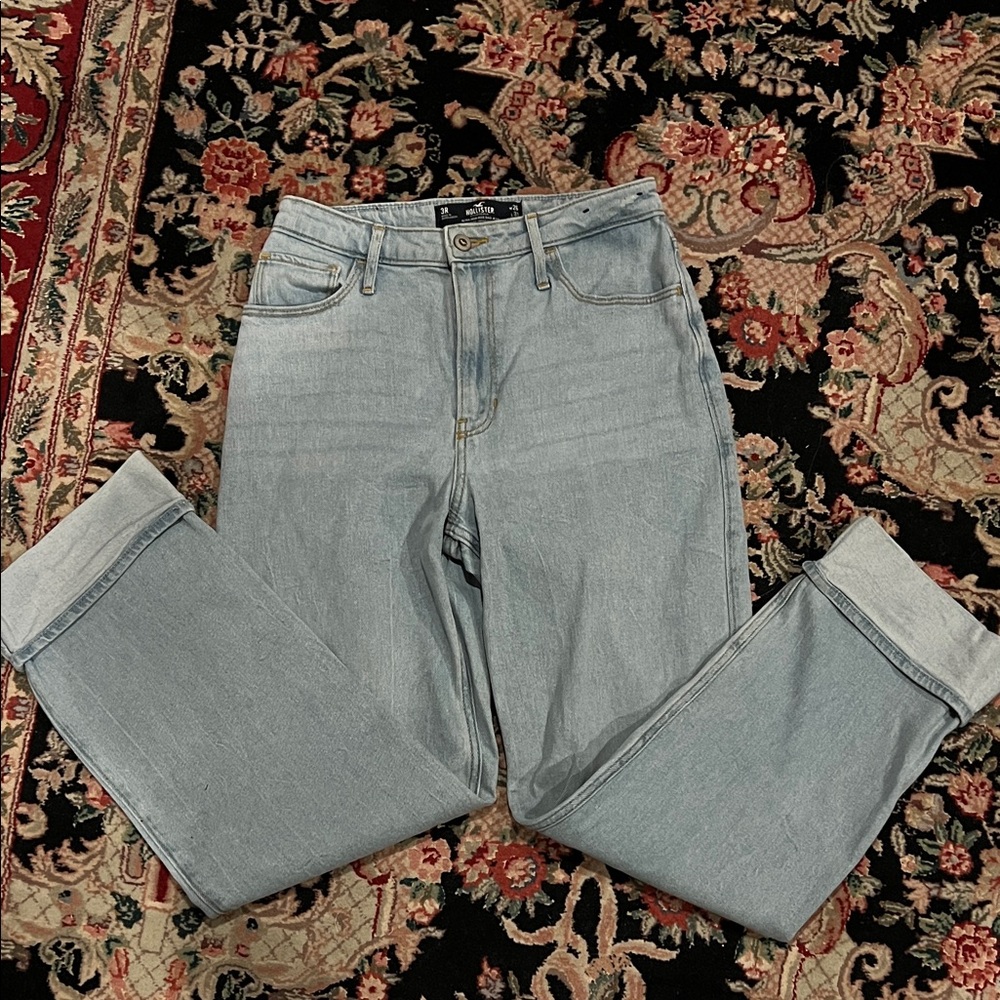 Hollister Ultra High-Rise Dad Jeans
Size W26 L31 (3R)